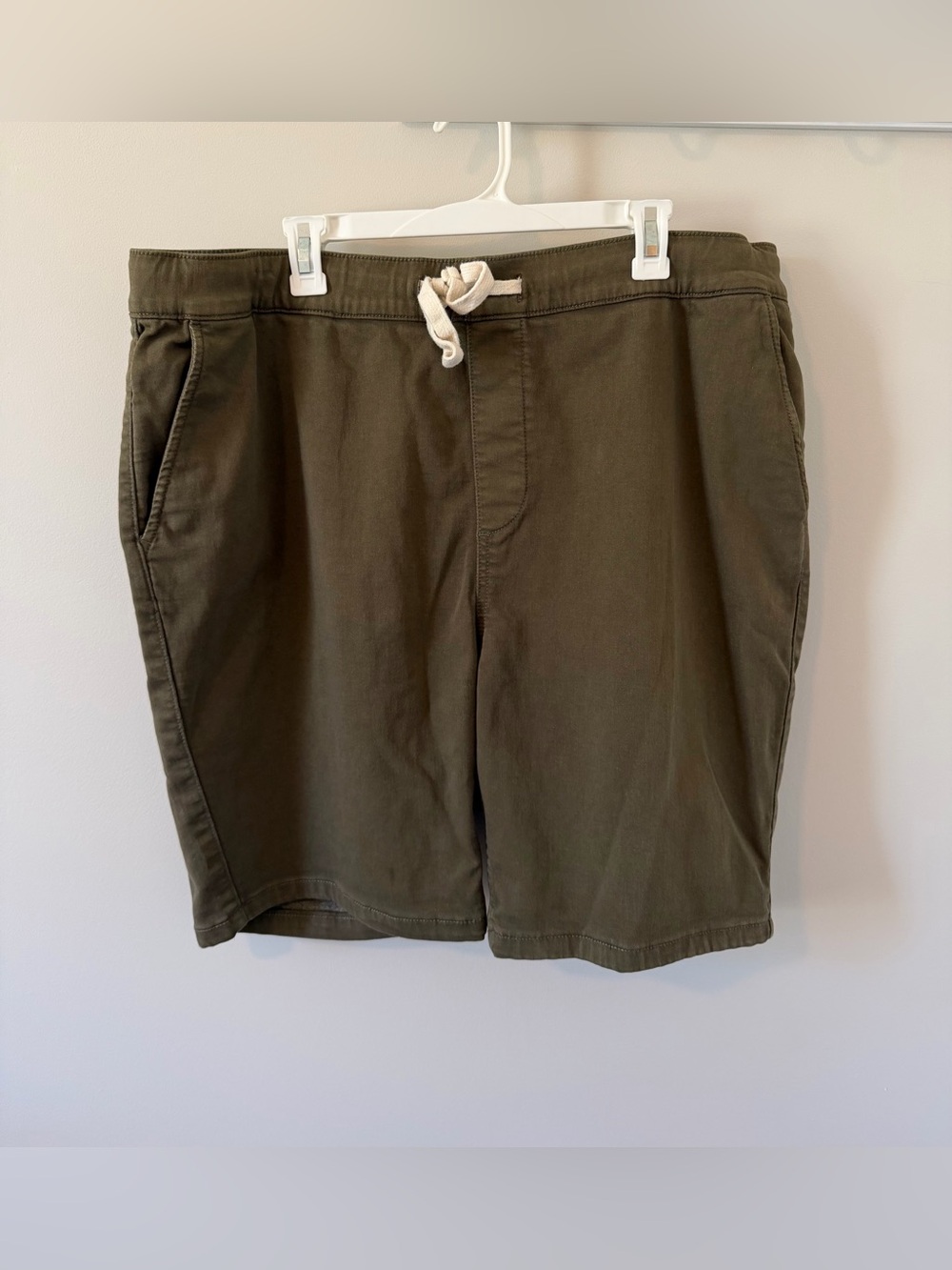 The Perfect Jean NYC Athletic Fit Shorts 9” Dark Olive Green Men’s Size 40